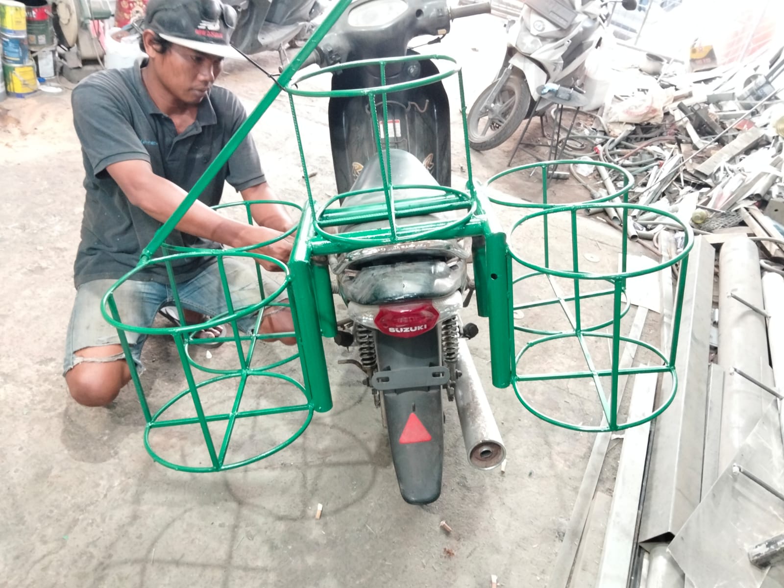 Keranjang galon air